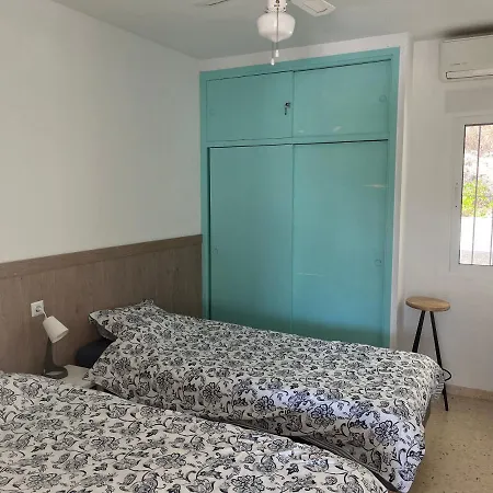 Сasa de vacaciones Seaside 2 Bedroom With Pool *