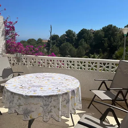 Сasa de vacaciones Seaside 2 Bedroom With Pool *
