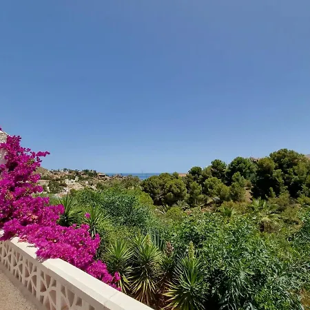 Seaside 2 Bedroom With Pool Holiday home *