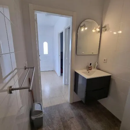 Seaside 2 Bedroom With Pool Holiday home *