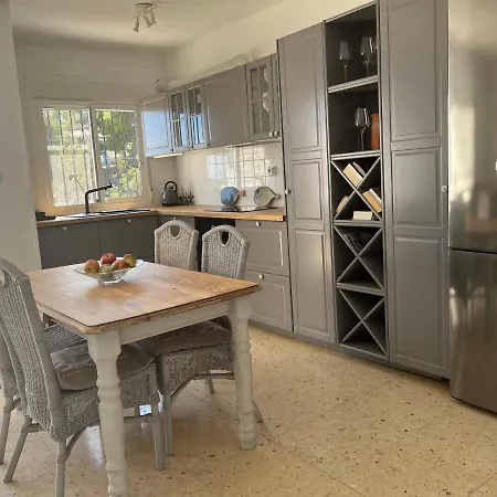 Seaside 2 Bedroom With Pool