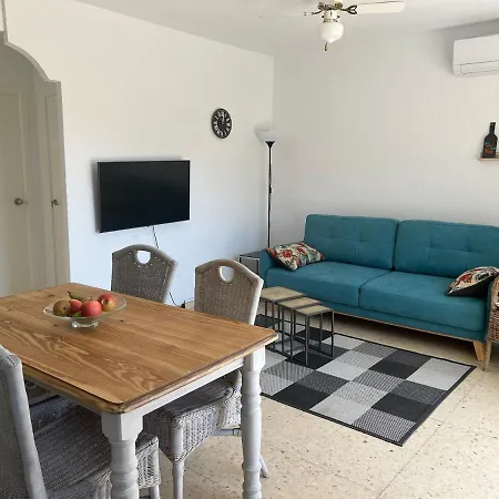 Seaside 2 Bedroom With Pool Holiday home *